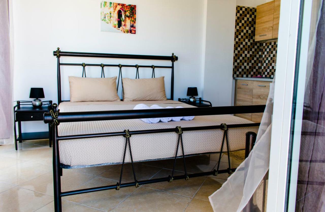 Nikolakakis Rooms Lavrio Esterno foto